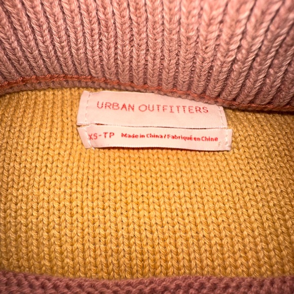 Urban Outfitters Slouchy Cropped Colorblock Knit Sweater Size XS - Picture 2 of 5